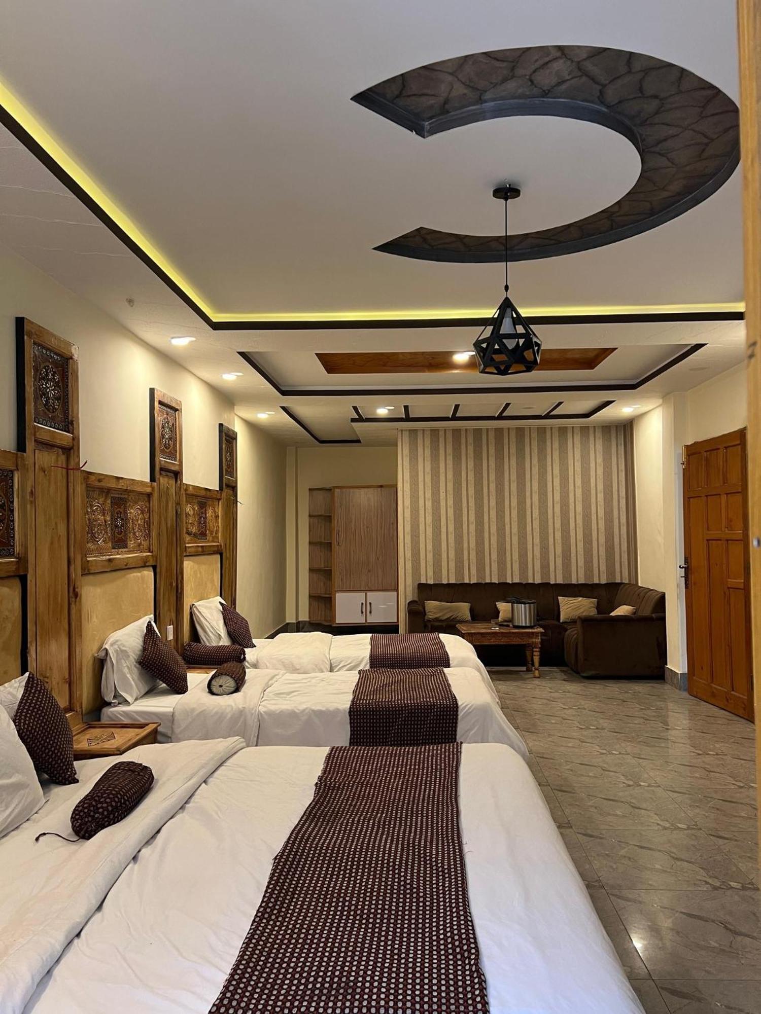 Hotel Birmingham Palace Kalam By Khan Familia Buitenkant foto