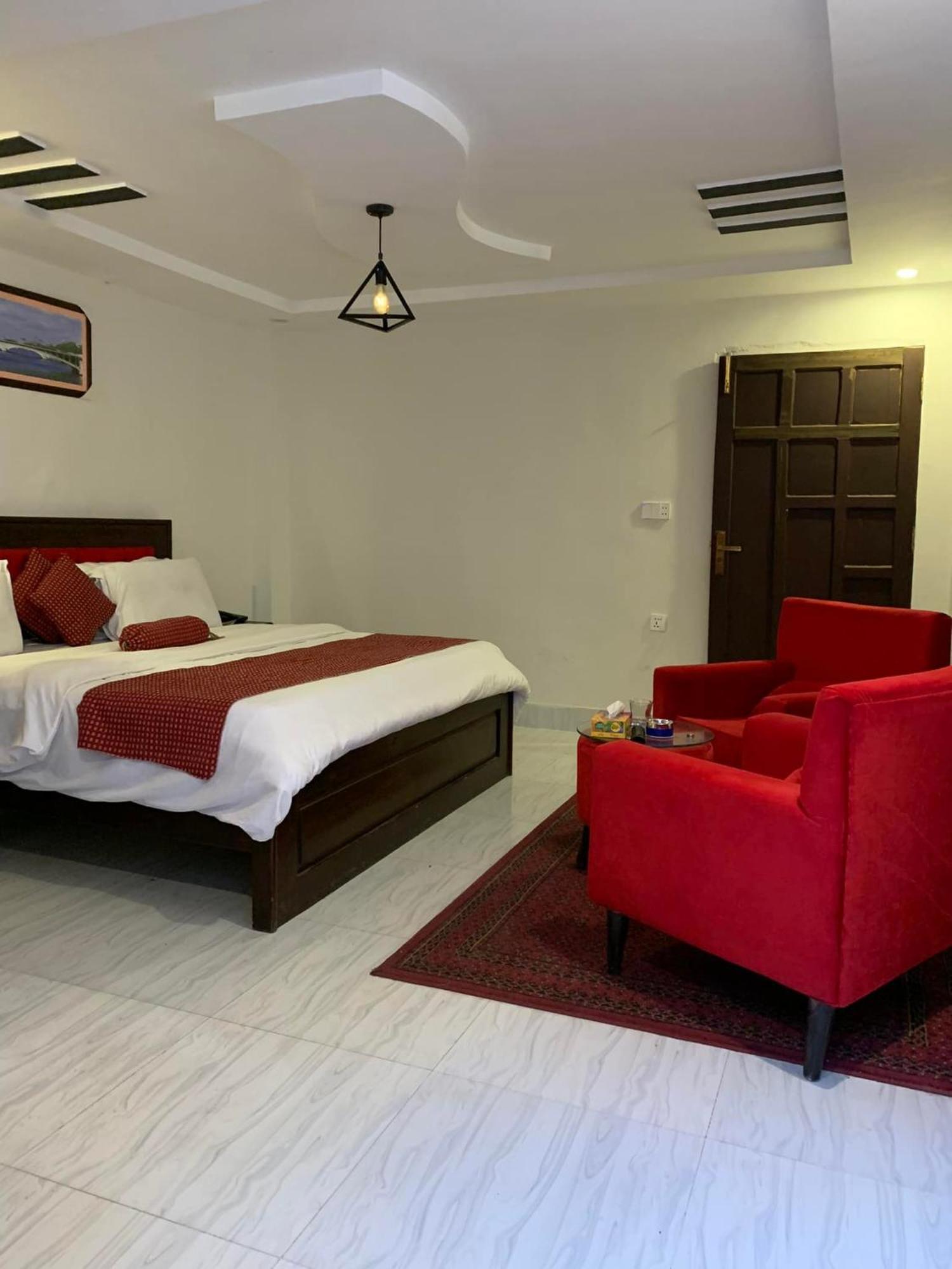 Hotel Birmingham Palace Kalam By Khan Familia Buitenkant foto