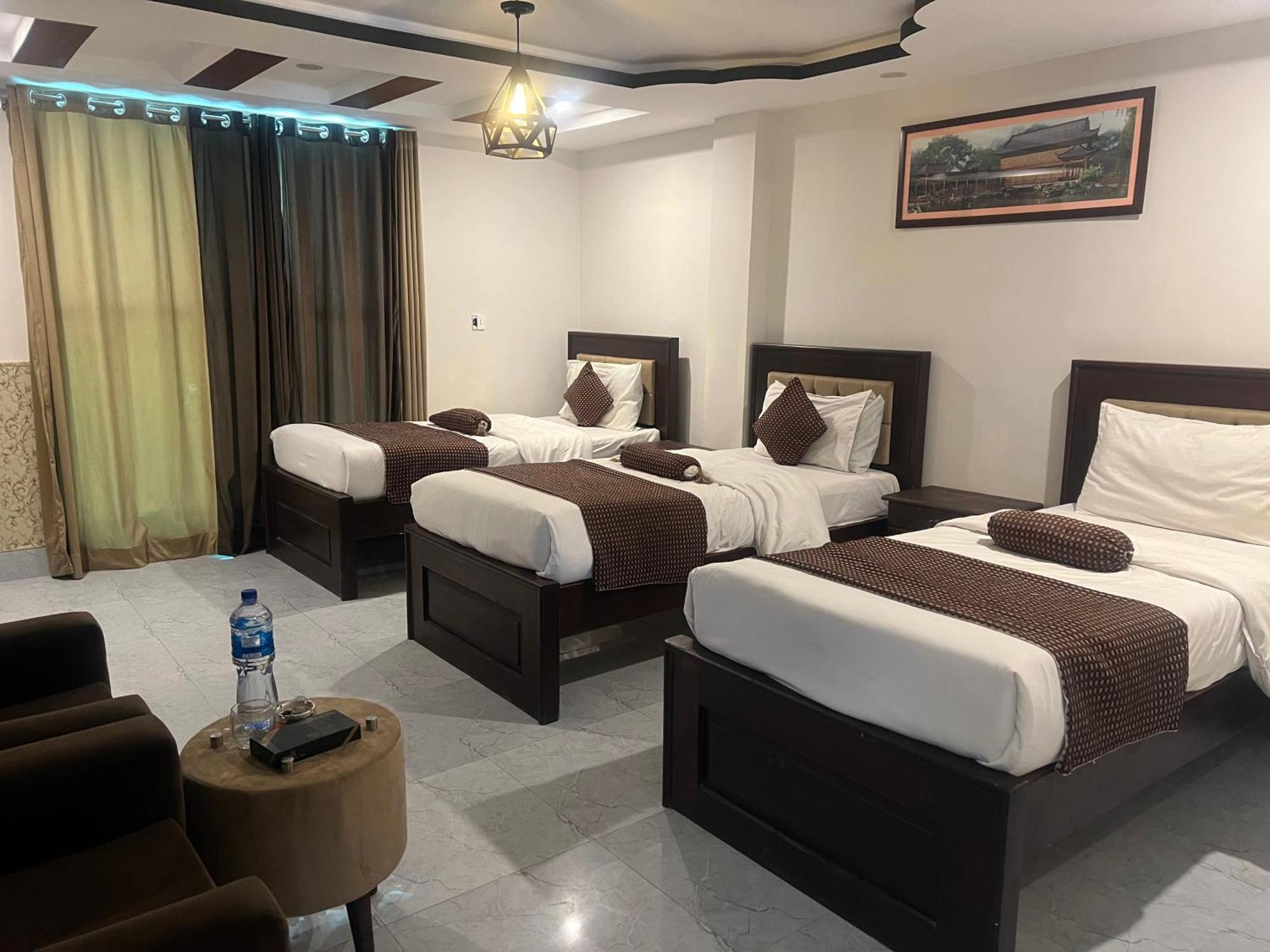 Hotel Birmingham Palace Kalam By Khan Familia Buitenkant foto