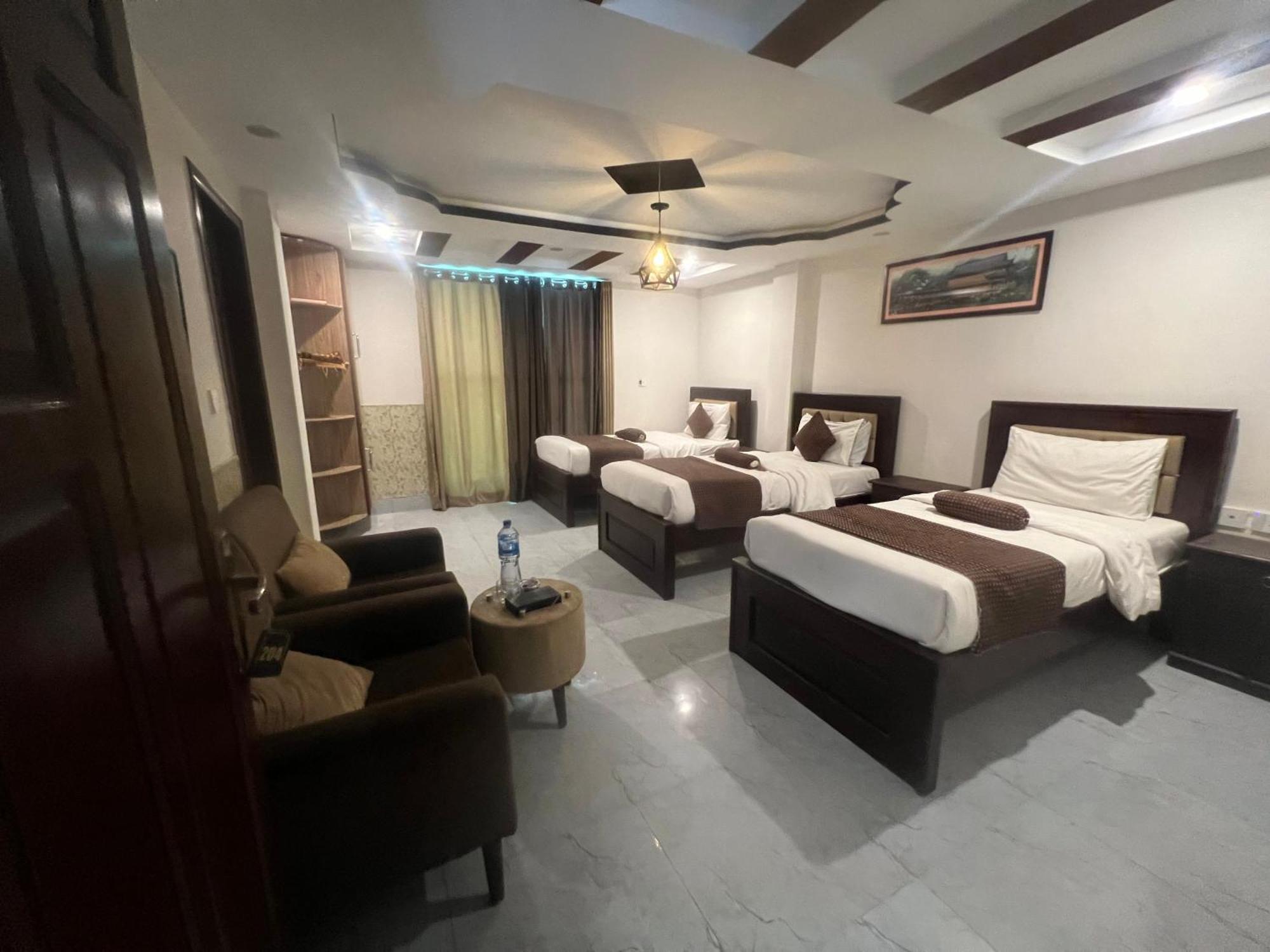 Hotel Birmingham Palace Kalam By Khan Familia Buitenkant foto