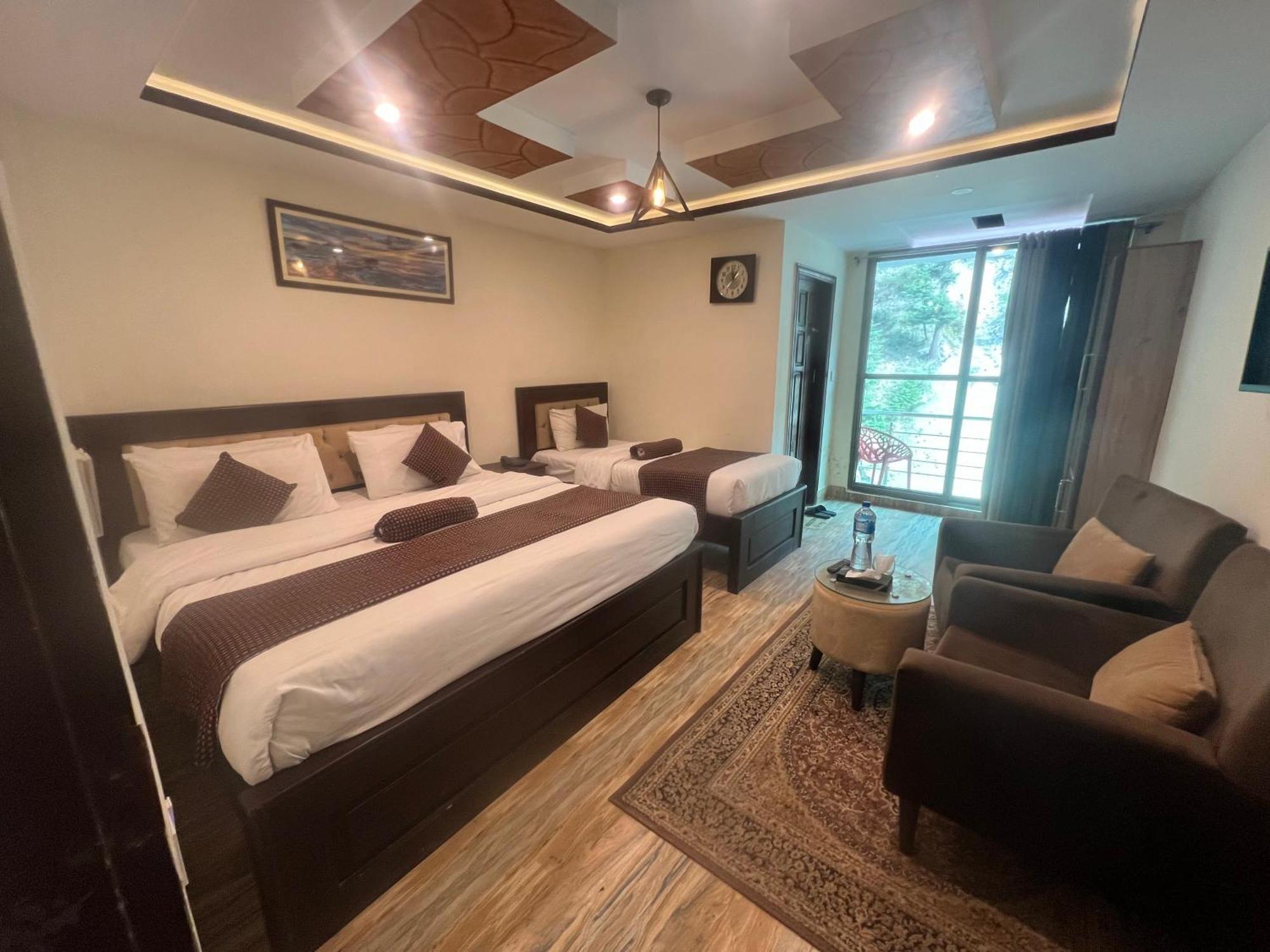 Hotel Birmingham Palace Kalam By Khan Familia Buitenkant foto
