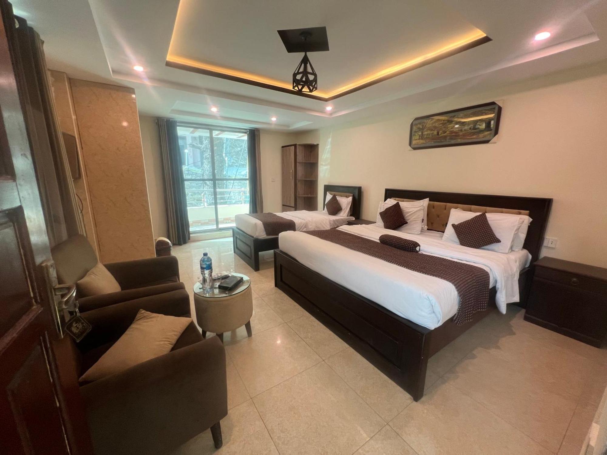 Hotel Birmingham Palace Kalam By Khan Familia Buitenkant foto